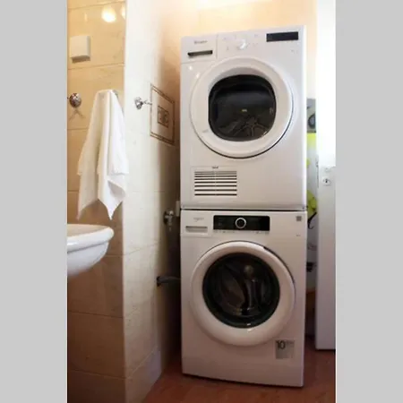 Daphne's House Families Only Апартаменти *