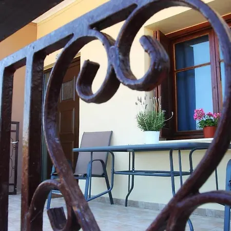 Daphne's House Families Only Апартаменти