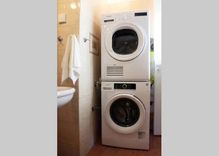 Daphne's House Families Only アパート *