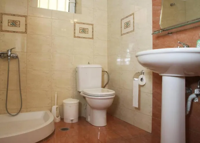 Daphne's House Families Only アパート *