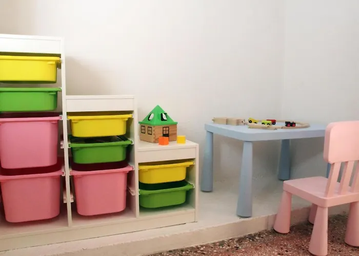 Daphne's House Families Only