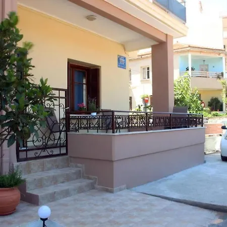 Daphne's House Families Only Apartament